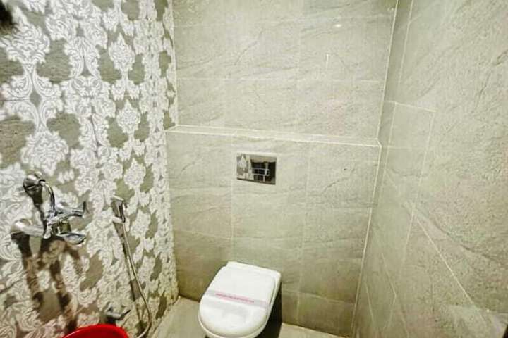 Room 28 of 46