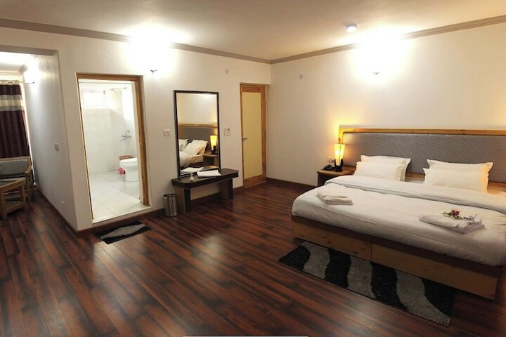 Room 4 of 37