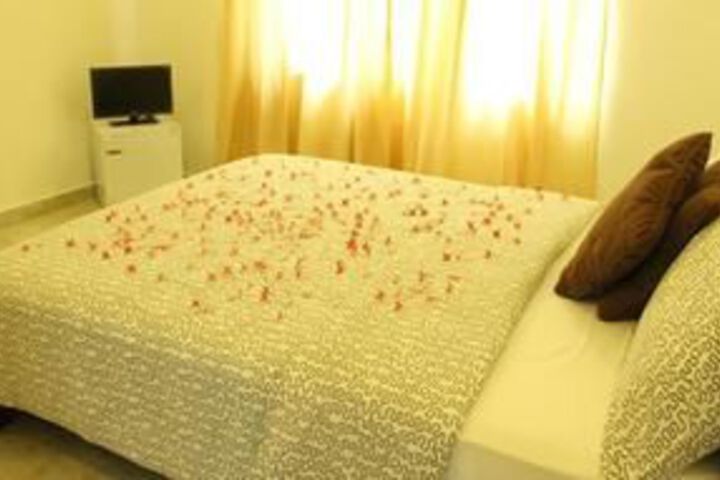 Room 8 of 10
