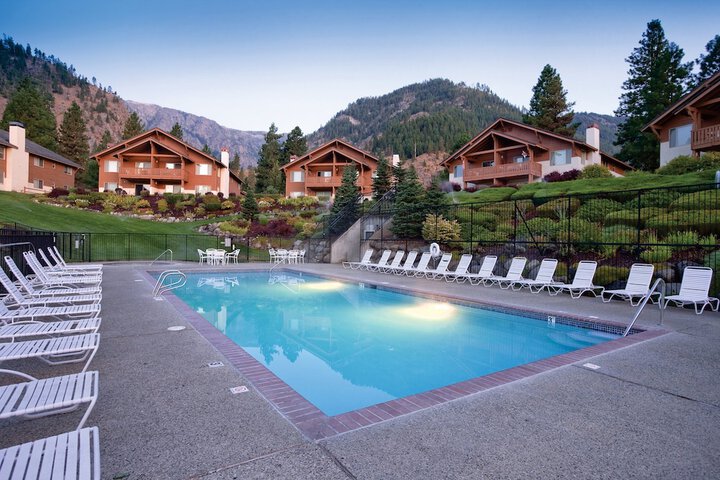 Hotel with Pool