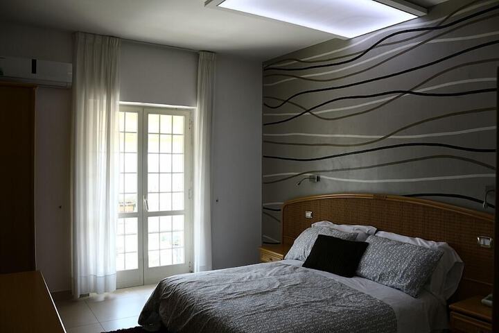 Room 5 of 33