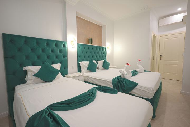 Room 34 of 108