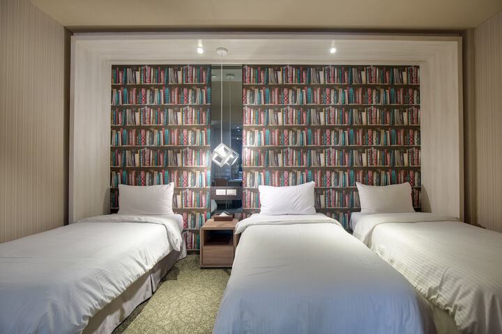 Room 21 of 203