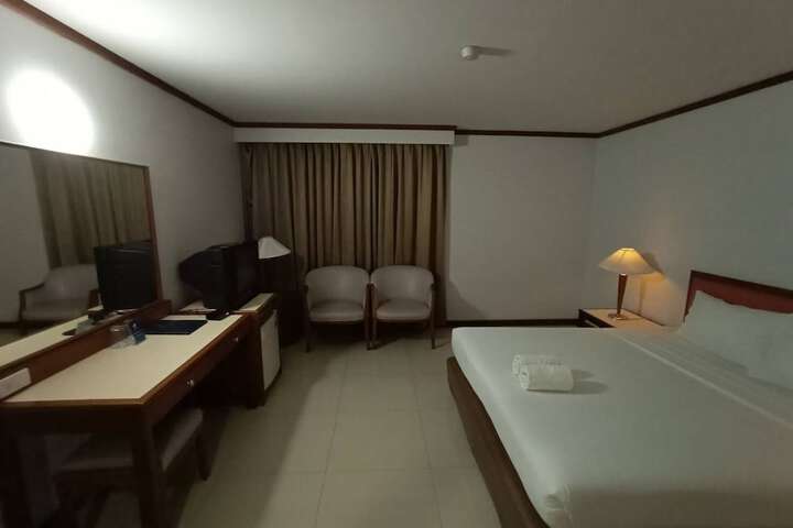 Room 99 of 143