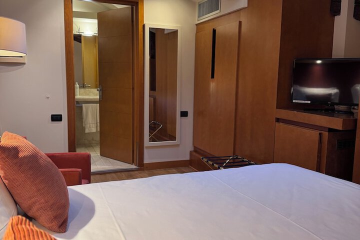 Room 171 of 290