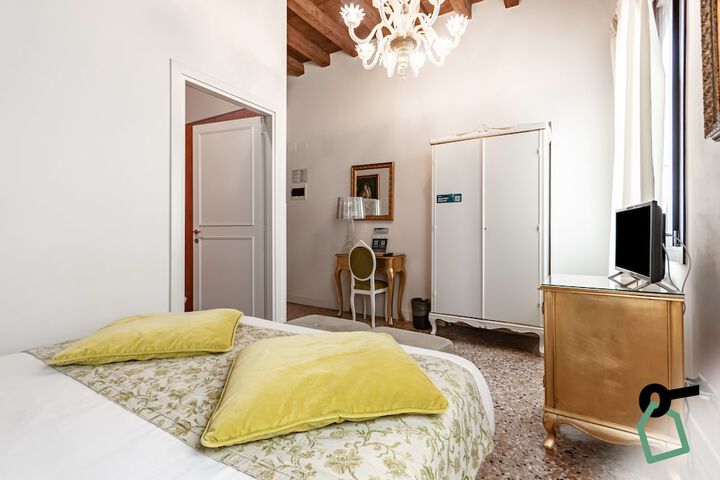Room 8 of 49