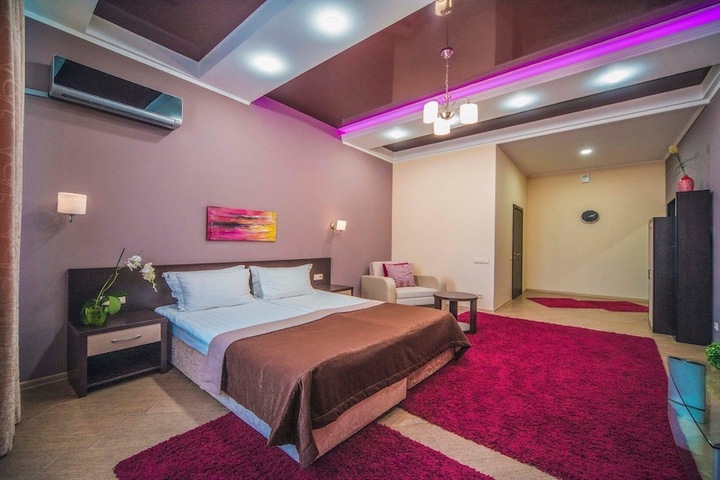 Room 13 of 35