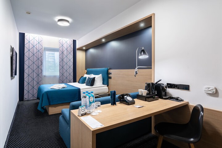 Room 27 of 63