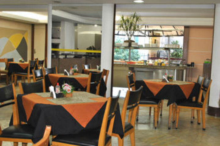 Dining 21 of 23