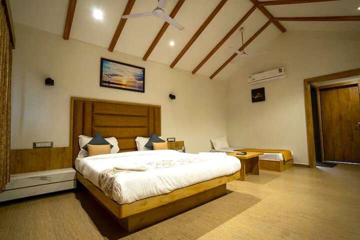 Room 28 of 65