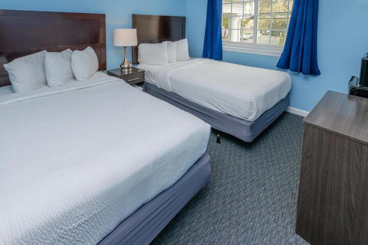 2 Double Beds (16 of 24)