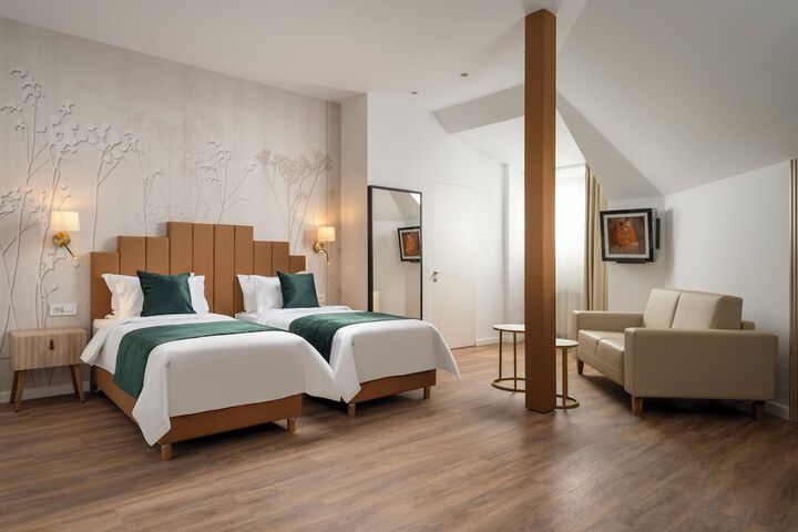 Room 10 of 30