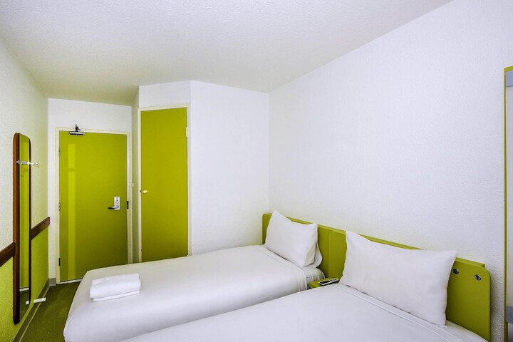 Room 12 of 35