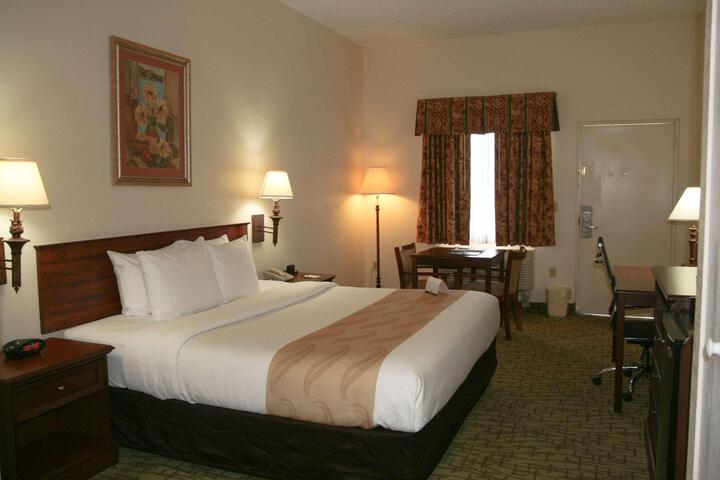 1 King Bed (5 of 7)