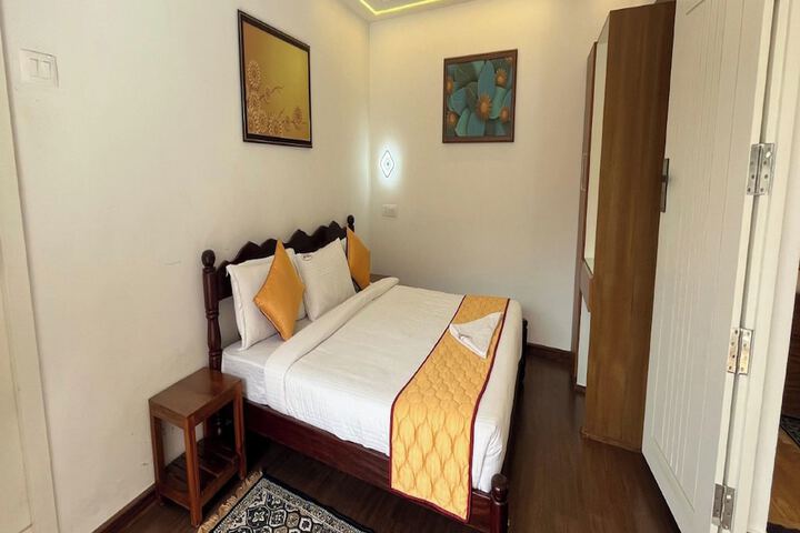 Room 10 of 68
