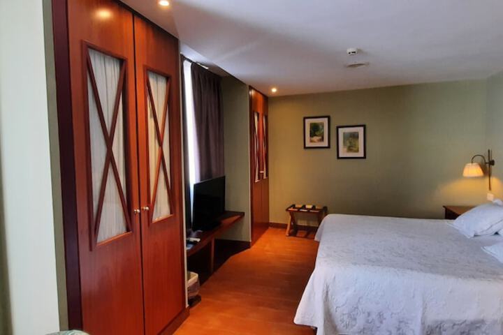 Room 16 of 76