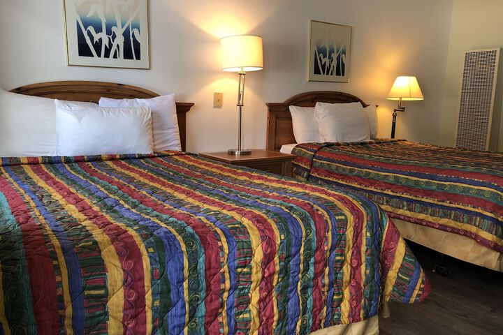 2 Double Beds (13 of 13)