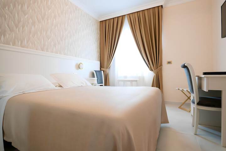 Room 6 of 19