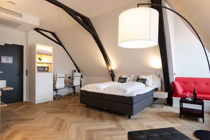 Room 10 of 49