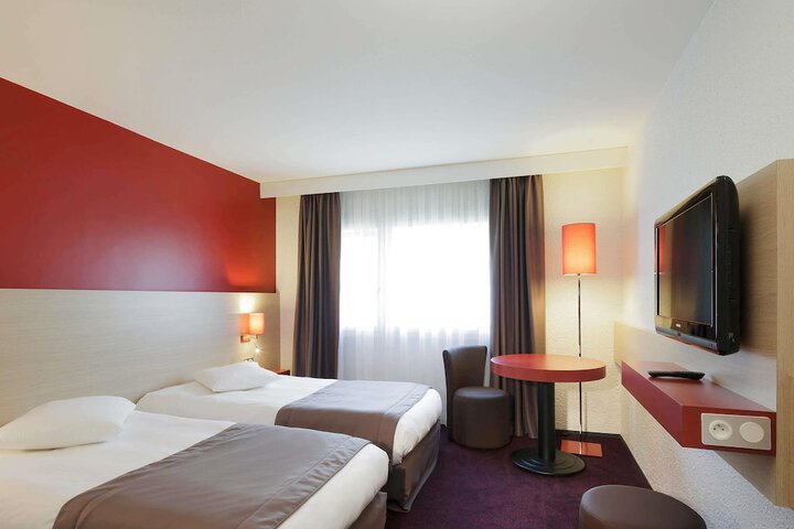 Room 13 of 90