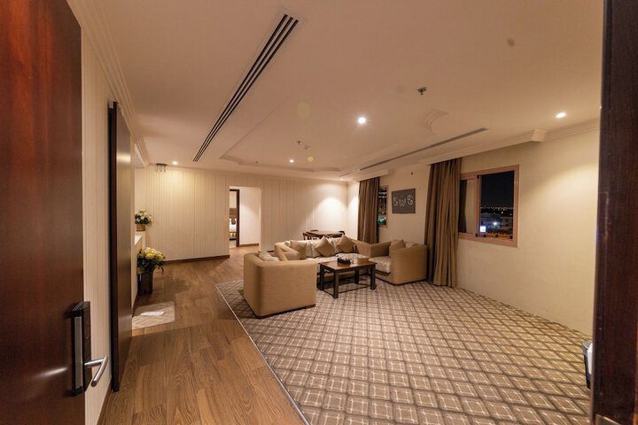 Room 42 of 114