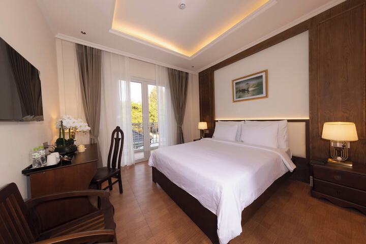 Room 9 of 48