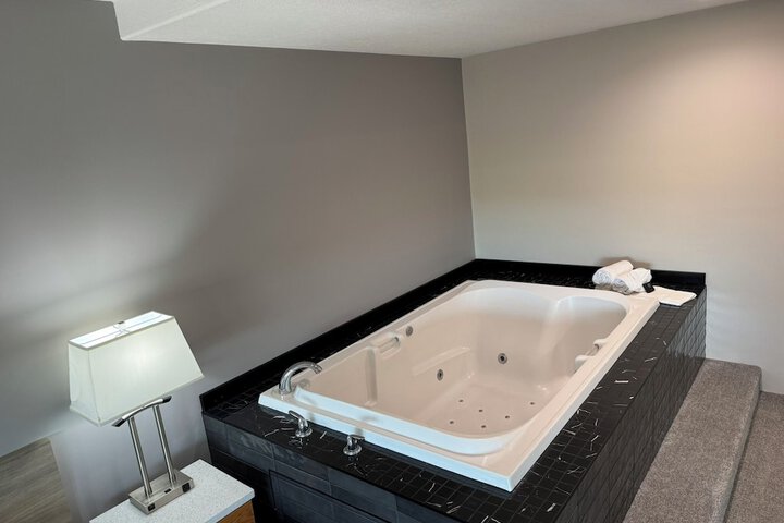 Private spa tub