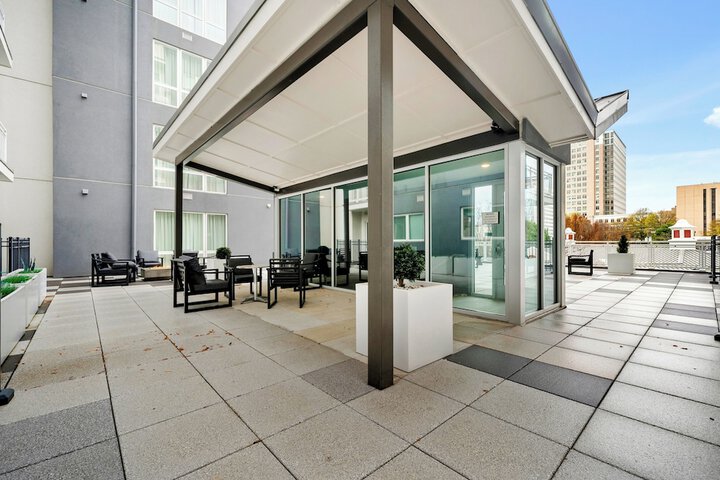 Hotel Exterior 155 of 165