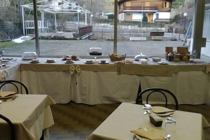 Dining 13 of 25