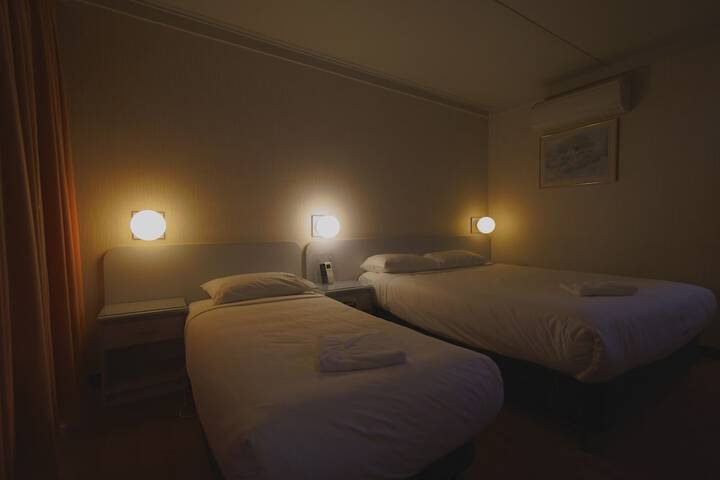 Room 5 of 32