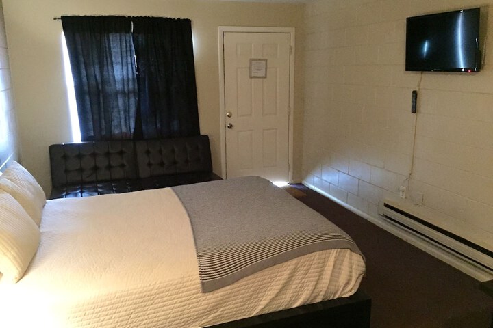 Room 2 of 23