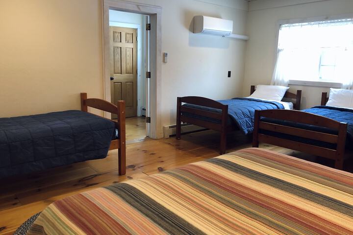 Room 40 of 77