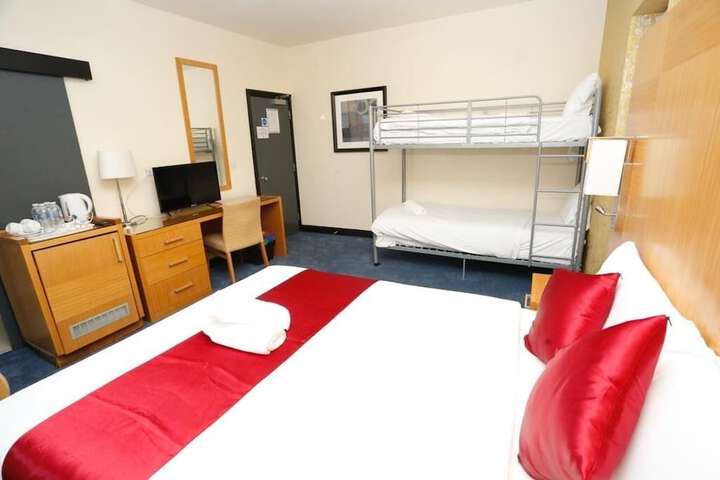 Room 17 of 33