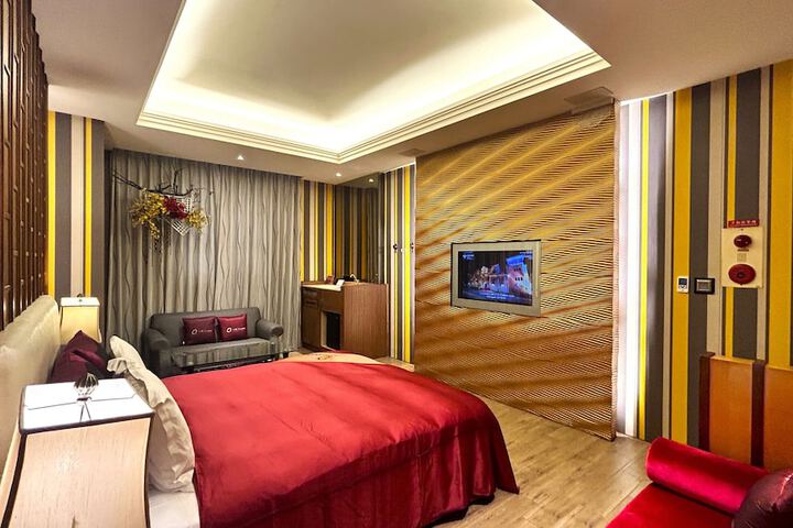 Room 37 of 97