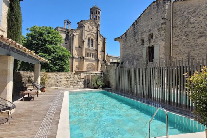 Pool 142 of 209