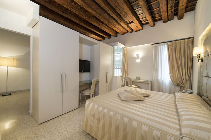 Room 42 of 83