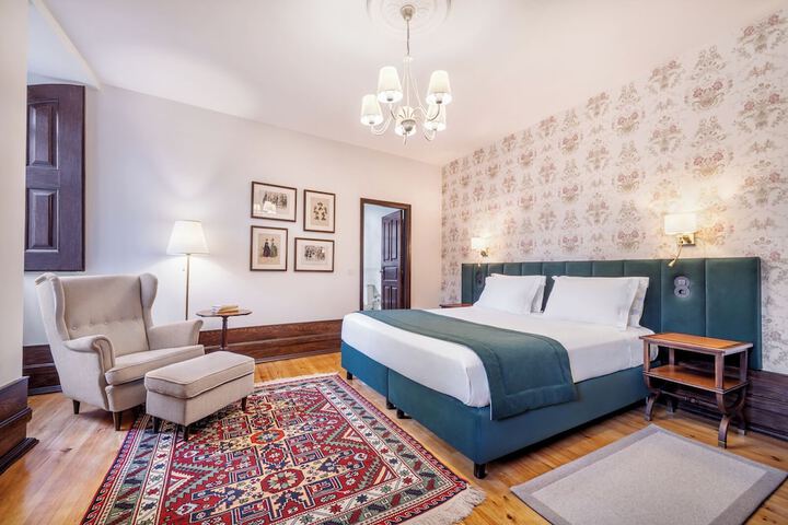 Room 3 of 16