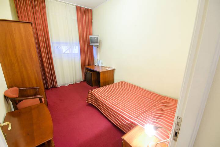 Room 3 of 60
