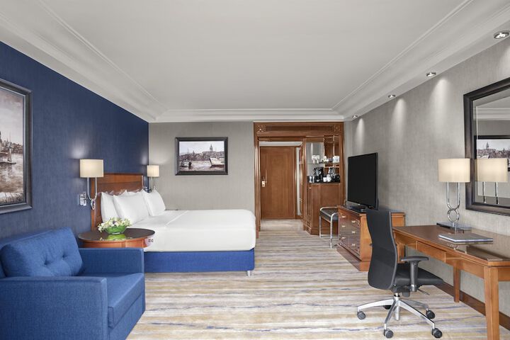 Room 34 of 207