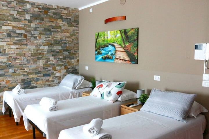 Room 2 of 19