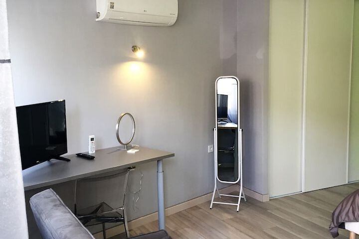 Room 4 of 6