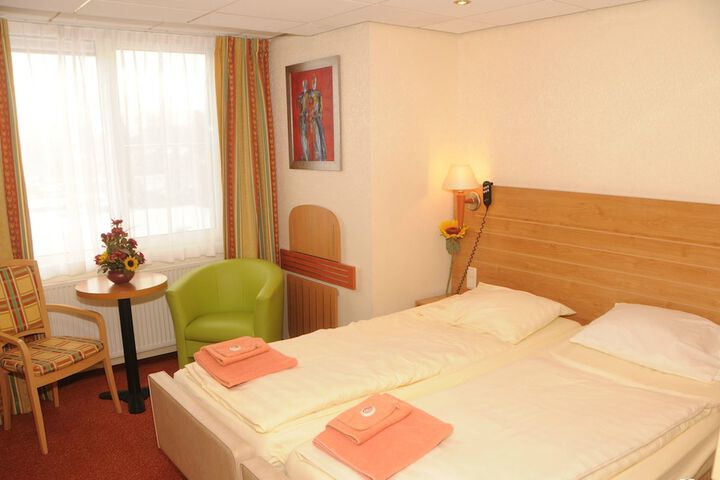 Room 8 of 35