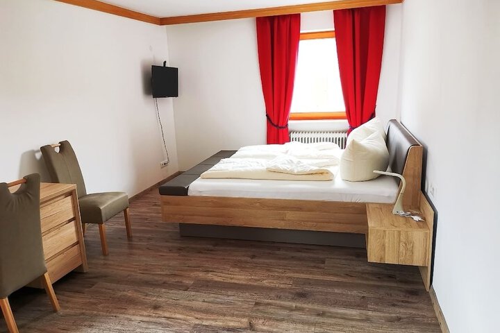 Room 10 of 34