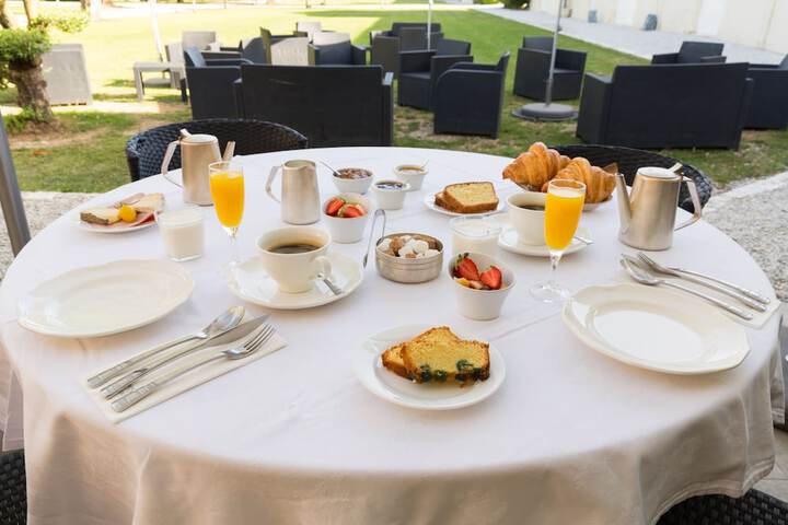 Breakfast/Coffee Service 17 of 31