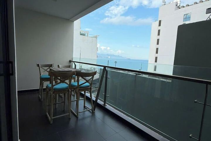 Hotel 215 of 230