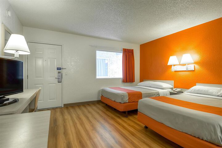 Room 4 of 26