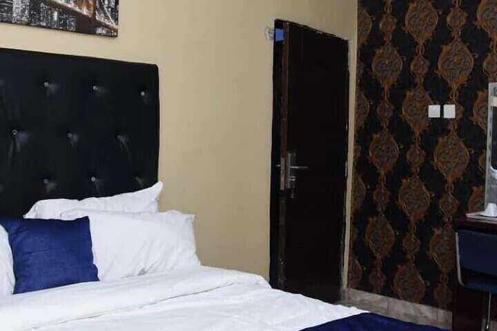 Room 6 of 38