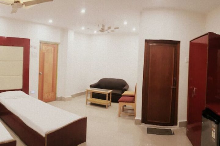 Room 6 of 13