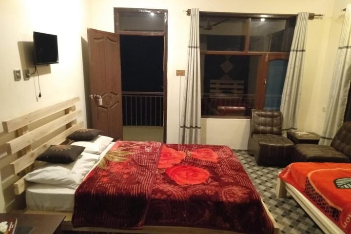Room 11 of 12