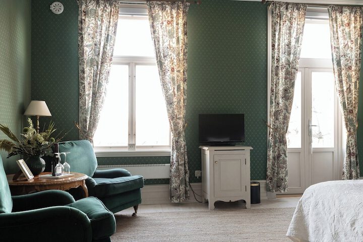 Room 9 of 51